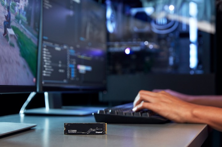 Накопичувач SSD 2TB Kingston KC3000 M.2 2280 PCIe 4.0 x4 NVMe 3D TLC (SKC3000D/2048G) Накопичувач SSD 2TB Kingston KC3000 M.2 2280 PCIe 4.0 x4 NVMe 3D TLC (SKC3000D/2048G)