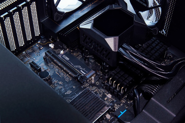 Накопичувач SSD 2TB Kingston KC3000 M.2 2280 PCIe 4.0 x4 NVMe 3D TLC (SKC3000D/2048G) Накопичувач SSD 2TB Kingston KC3000 M.2 2280 PCIe 4.0 x4 NVMe 3D TLC (SKC3000D/2048G)