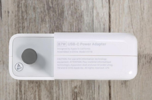 Блок живлення Apple A1719 87W б/в Блок живлення Apple A1719 87W б/в