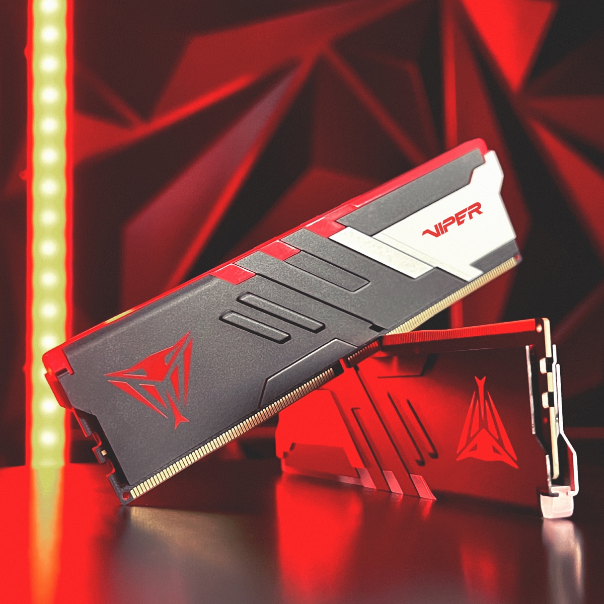 Модуль пам`яті DDR5 2x32GB/6000 Patriot Viper Venom RGB (PVVR564G600C36K) Модуль пам`яті DDR5 2x32GB/6000 Patriot Viper Venom RGB (PVVR564G600C36K)