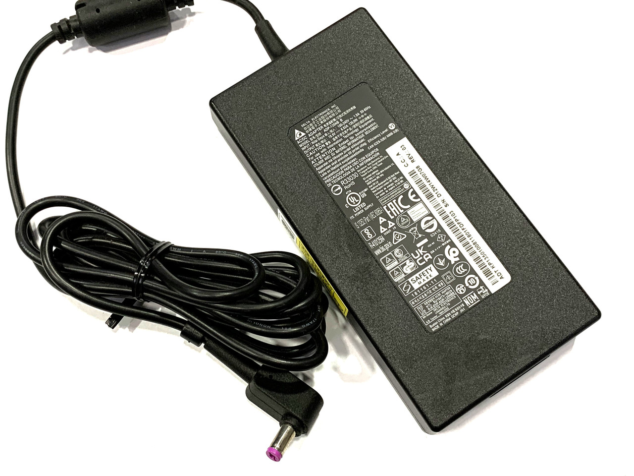 Блок живлення для ноутбука Delta 135W 19.5V 6.92A, 5.5x1.7 (ADP-135NB B) б/в Блок живлення для ноутбука Delta 135W 19.5V 6.92A, 5.5x1.7 (ADP-135NB B) б/в